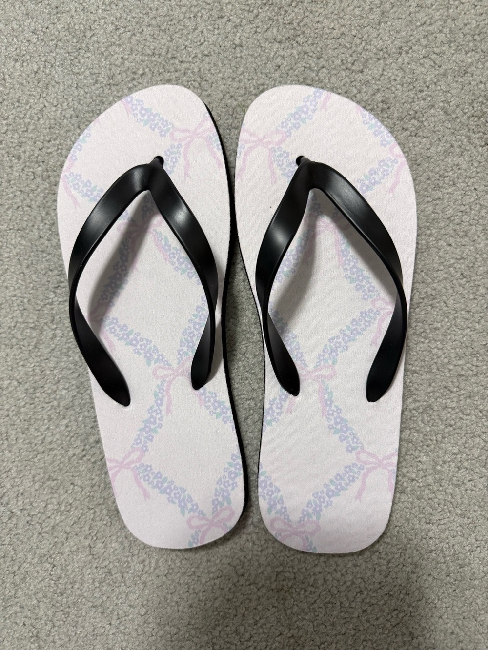 NWOT Unisex Black-Strap Floral Pattern Flip Flops Size 11